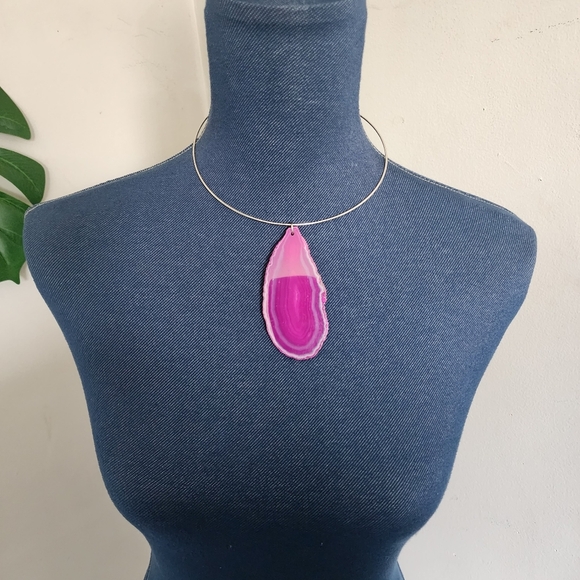 Silver Choker Necklace with Fuchsia Pink Dyed Agate Pendant Earrings Set - Picture 6 of 9